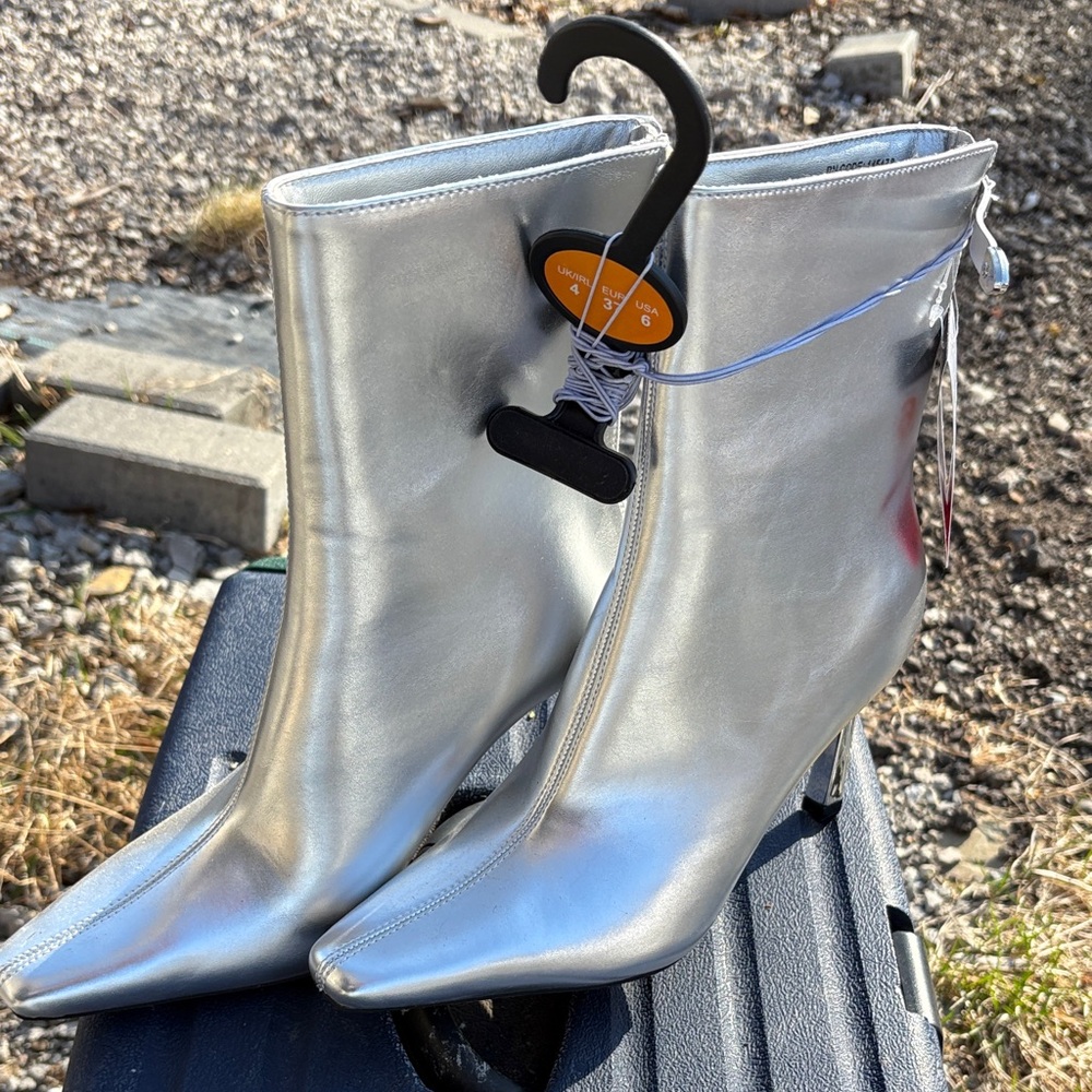 Silver High Heel Boot Shimmer heel w Back zipper back New 6